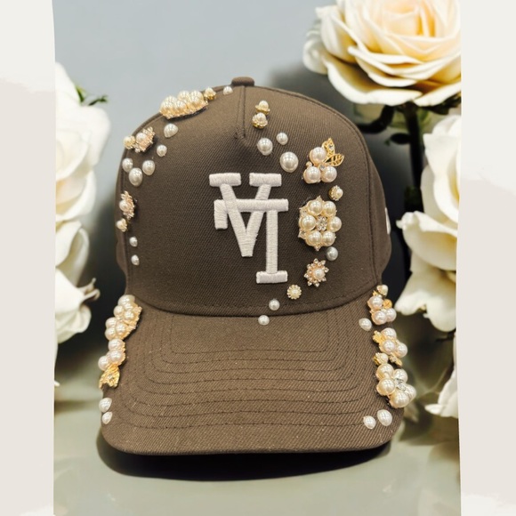 Bespoke Custom pearl hat - Picture 4 of 5